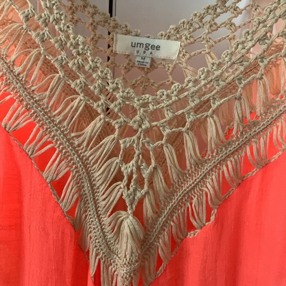 Umgee brand beautiful tunic with crotchet design and flowing sleeves and bottom - Picture 2 of 4